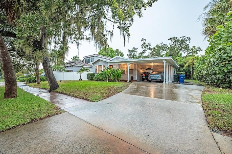 Single Family Residence in SARASOTA, FL - Daniel Dourado
