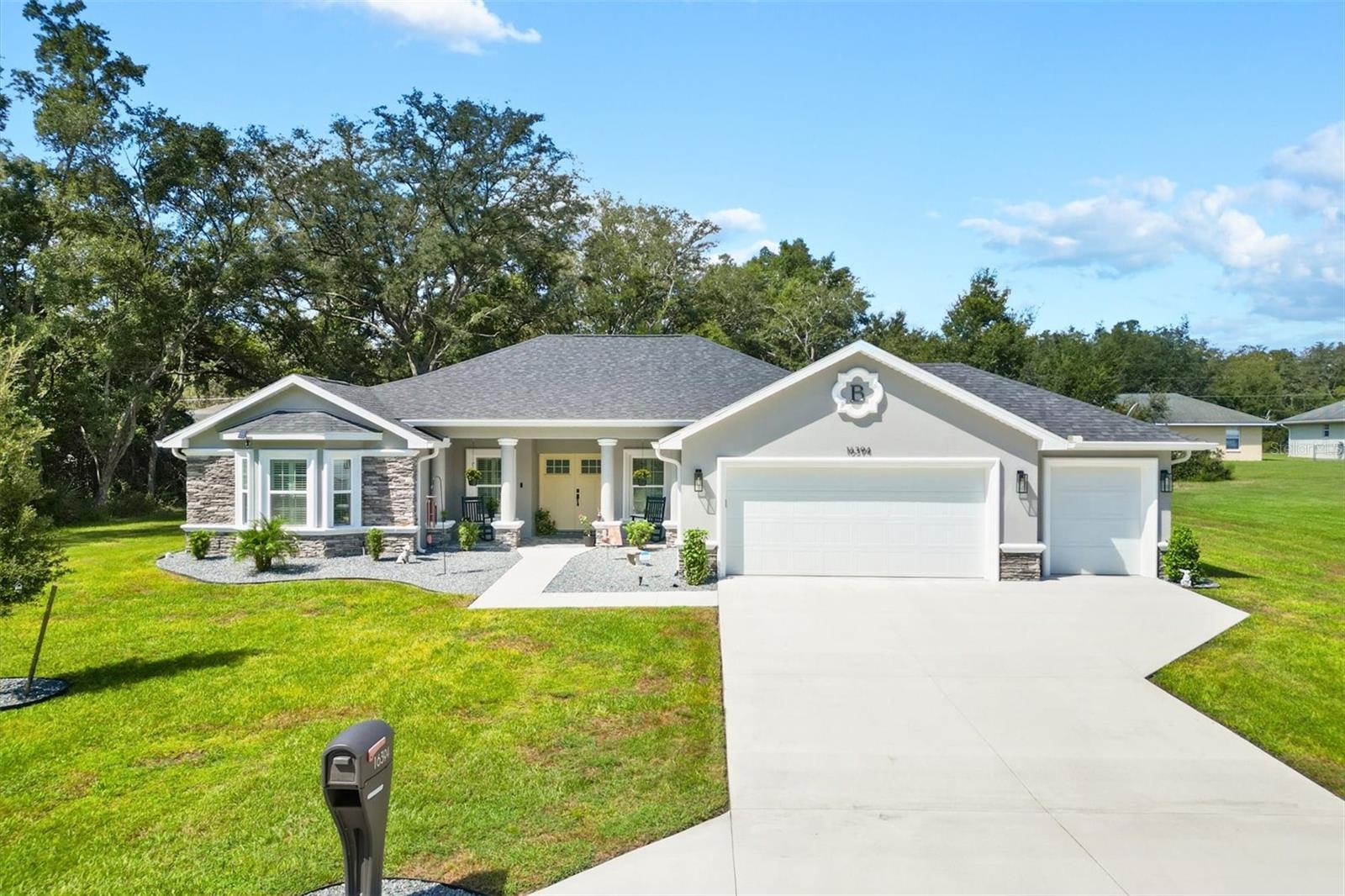 Single Family Residence in SUMMERFIELD, FL - Daniel Dourado
