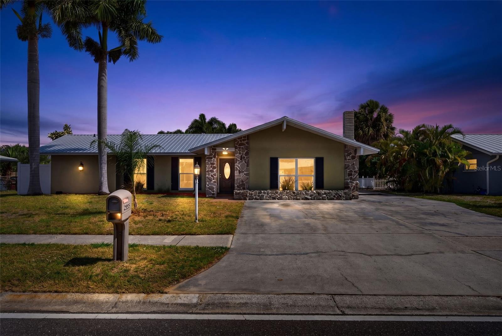 Single Family Residence in SARASOTA, FL - Daniel Dourado