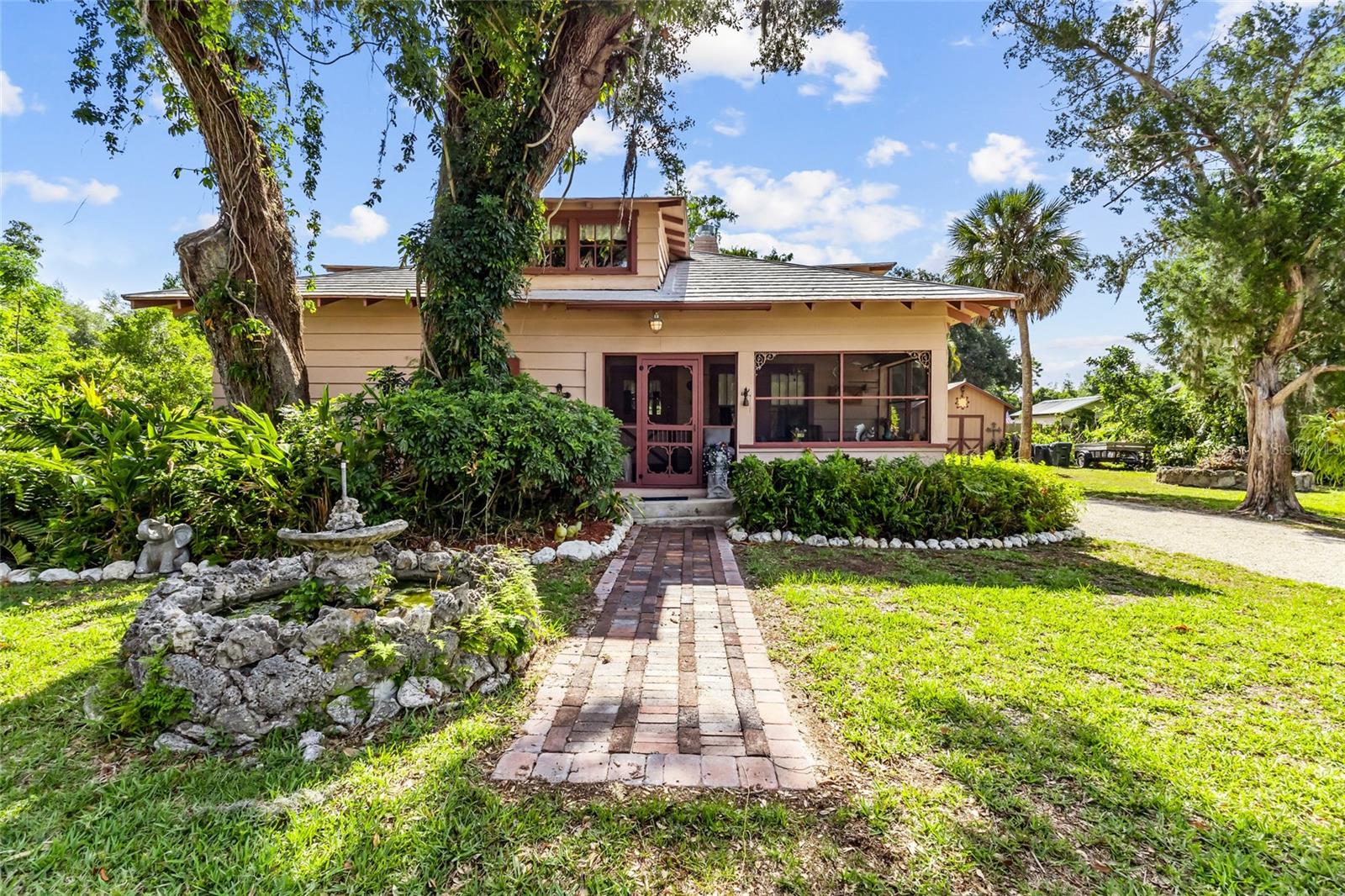 Single Family Residence in SARASOTA, FL - Daniel Dourado