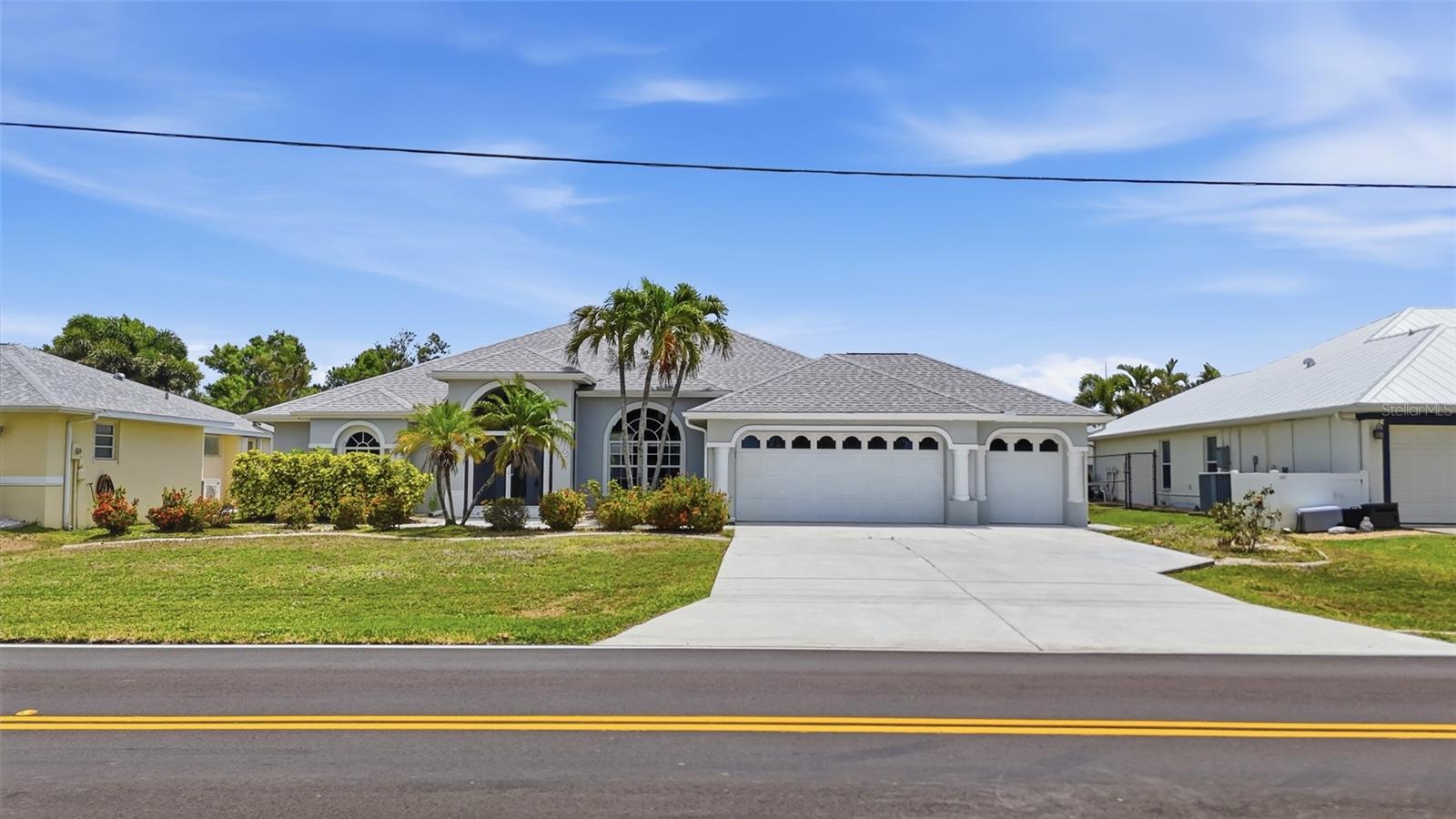 Single Family Residence in ROTONDA WEST, FL - Daniel Dourado
