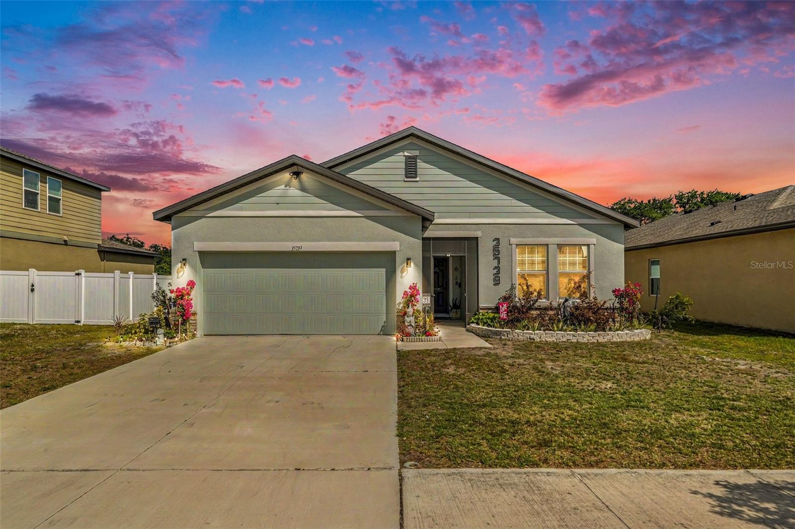 Single Family Residence in ZEPHYRHILLS, FL - Daniel Dourado