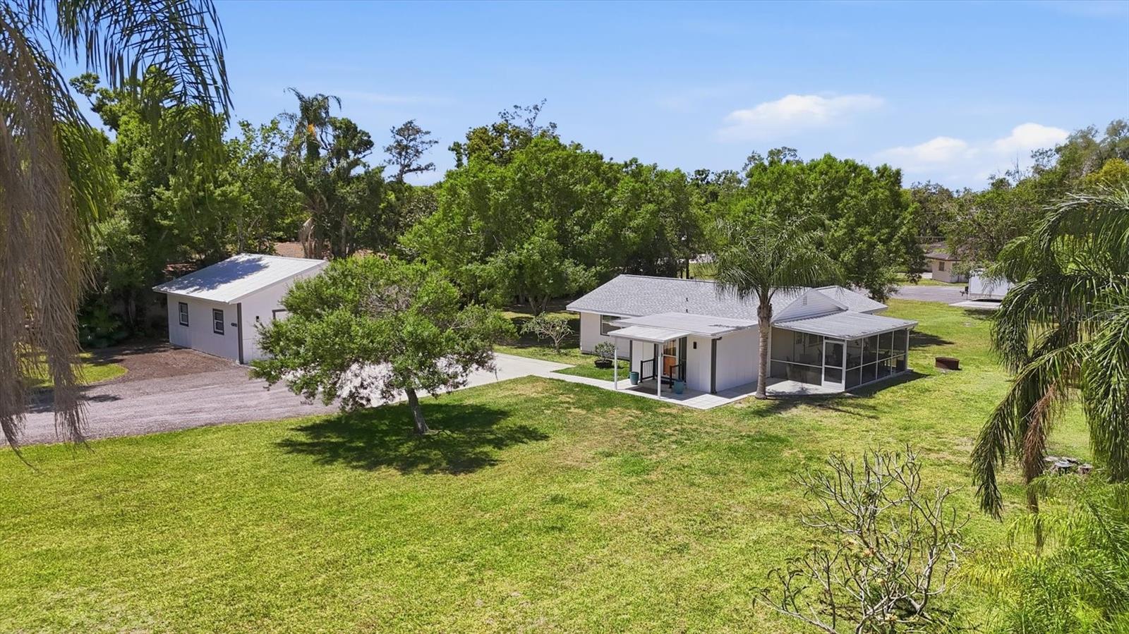 Single Family Residence in SARASOTA, FL - Daniel Dourado