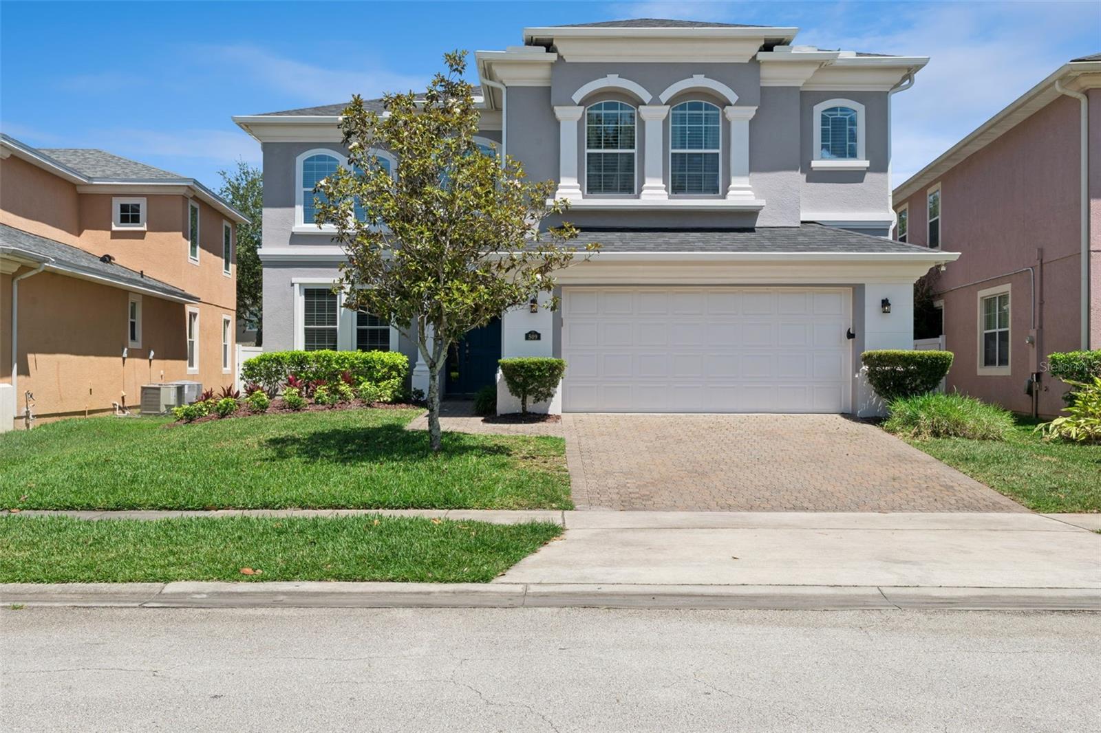 Single Family Residence in ORLANDO, FL - Daniel Dourado