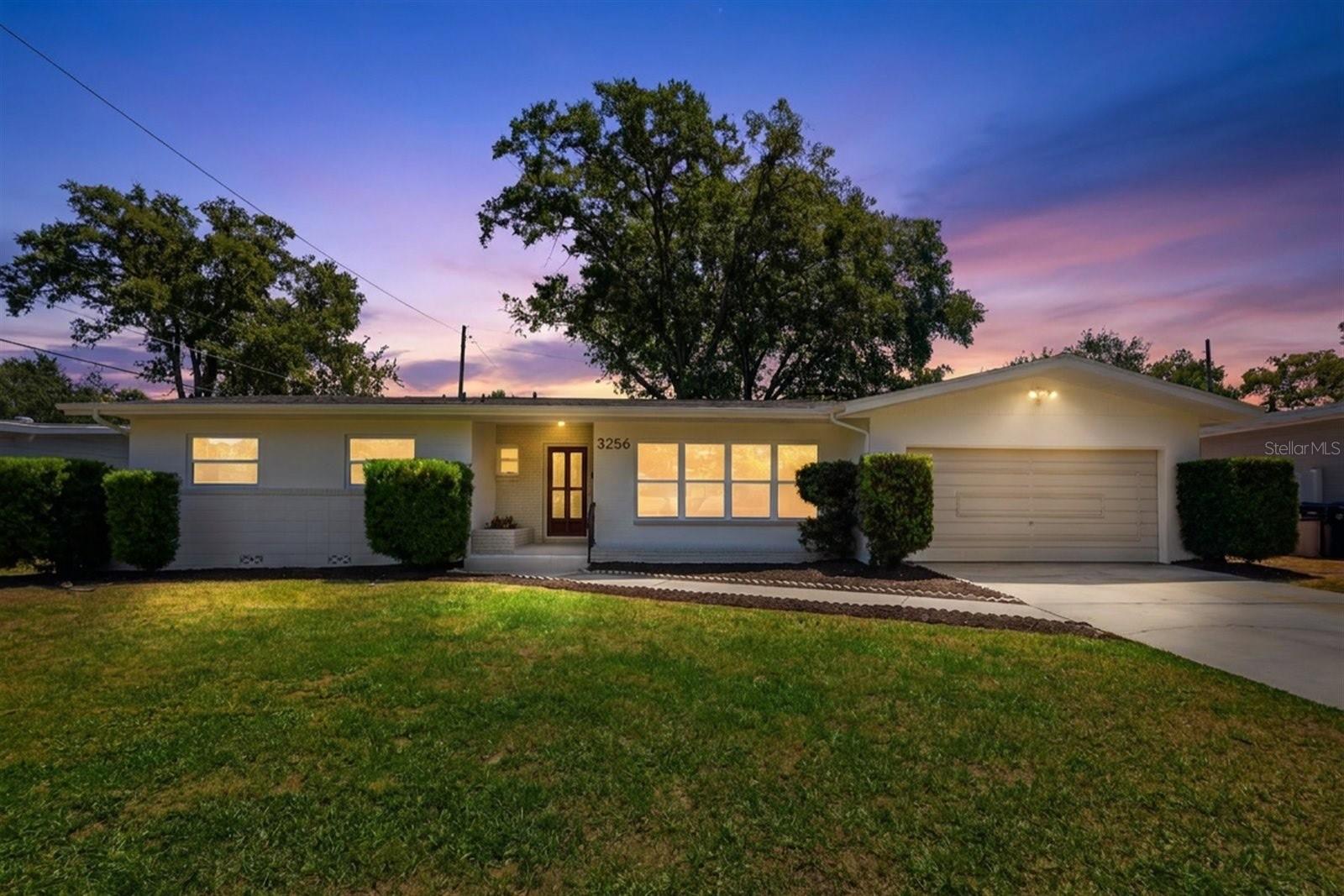 Single Family Residence in ORLANDO, FL - Daniel Dourado
