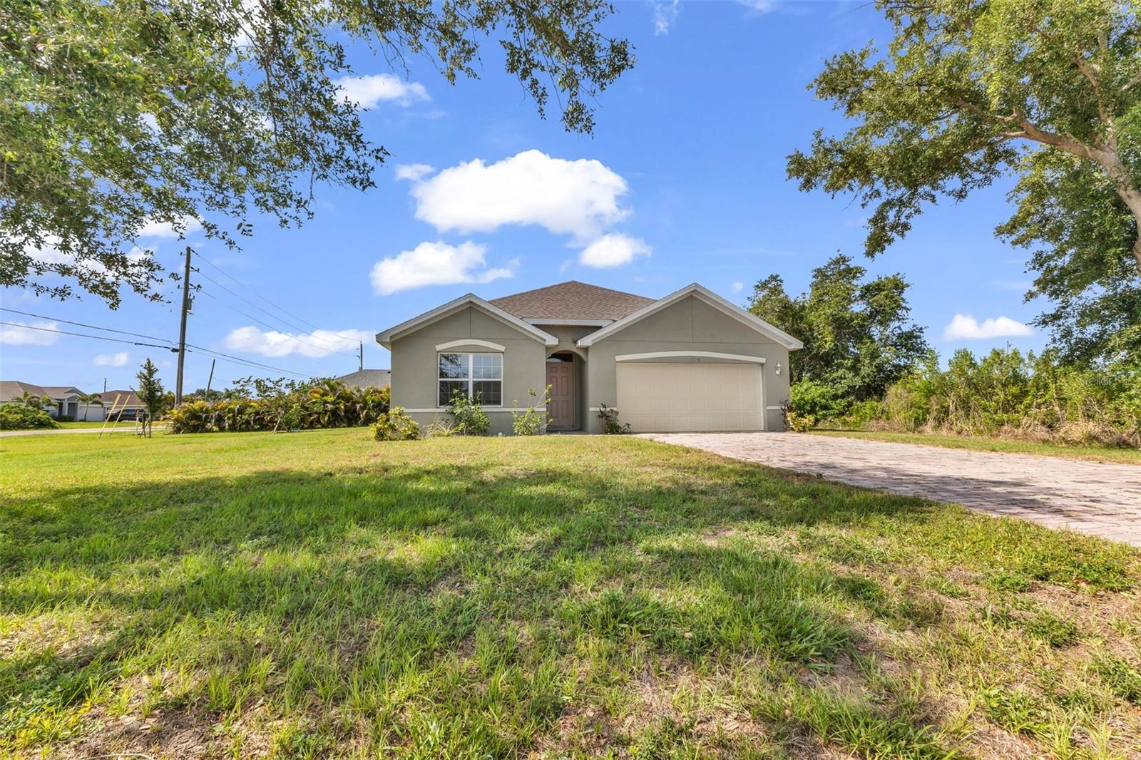 Single Family Residence in PUNTA GORDA, FL - Daniel Dourado