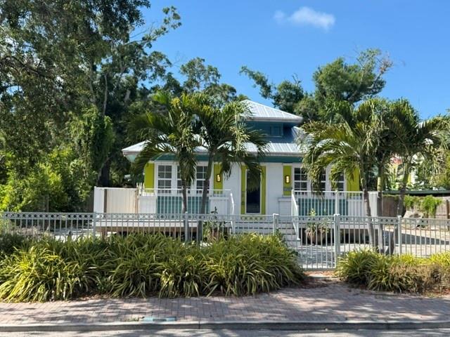 Single Family Residence in BRADENTON, FL - Daniel Dourado