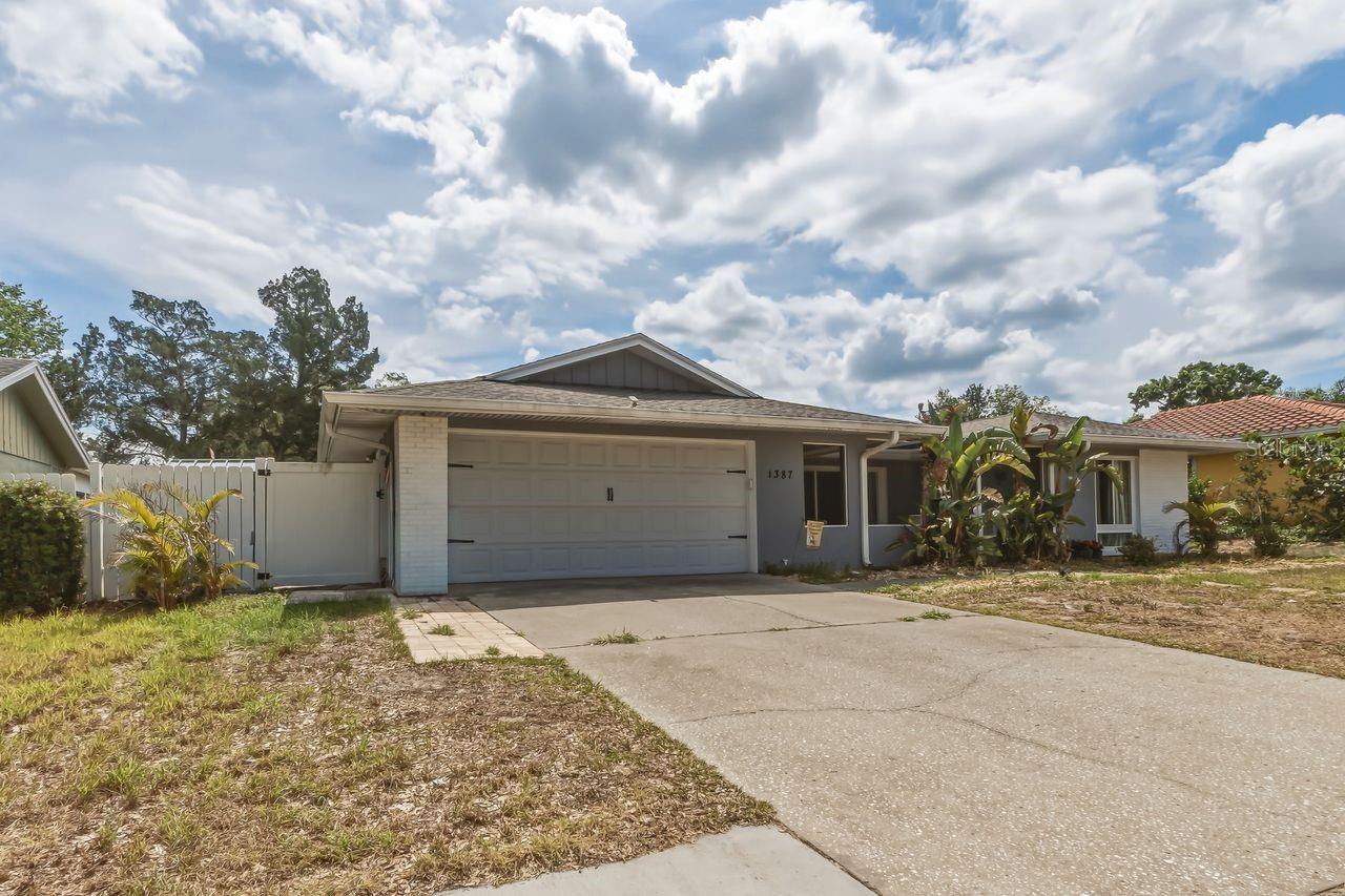 Single Family Residence in TARPON SPRINGS, FL - Daniel Dourado