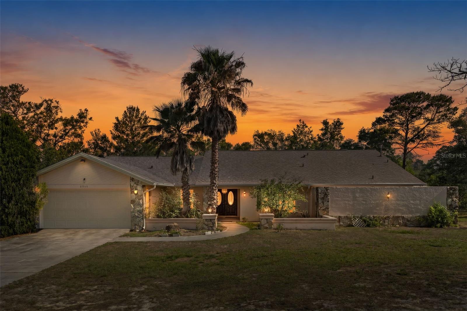 Single Family Residence in WEEKI WACHEE, FL - Daniel Dourado