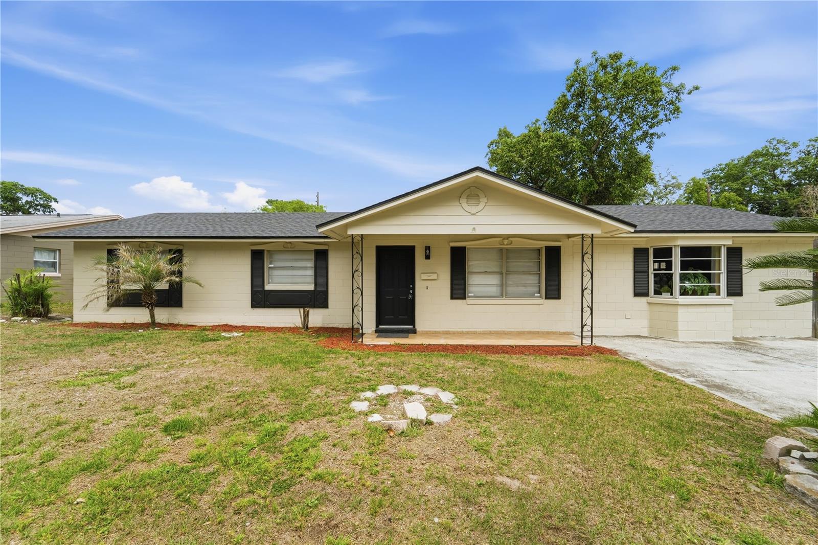 Single Family Residence in ORLANDO, FL - Daniel Dourado