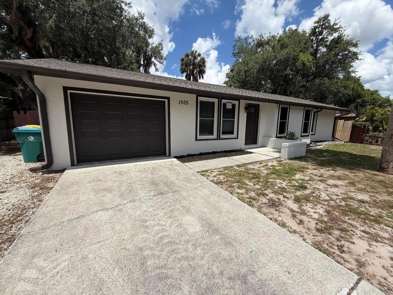 Single Family Residence in PORT CHARLOTTE, FL - Daniel Dourado