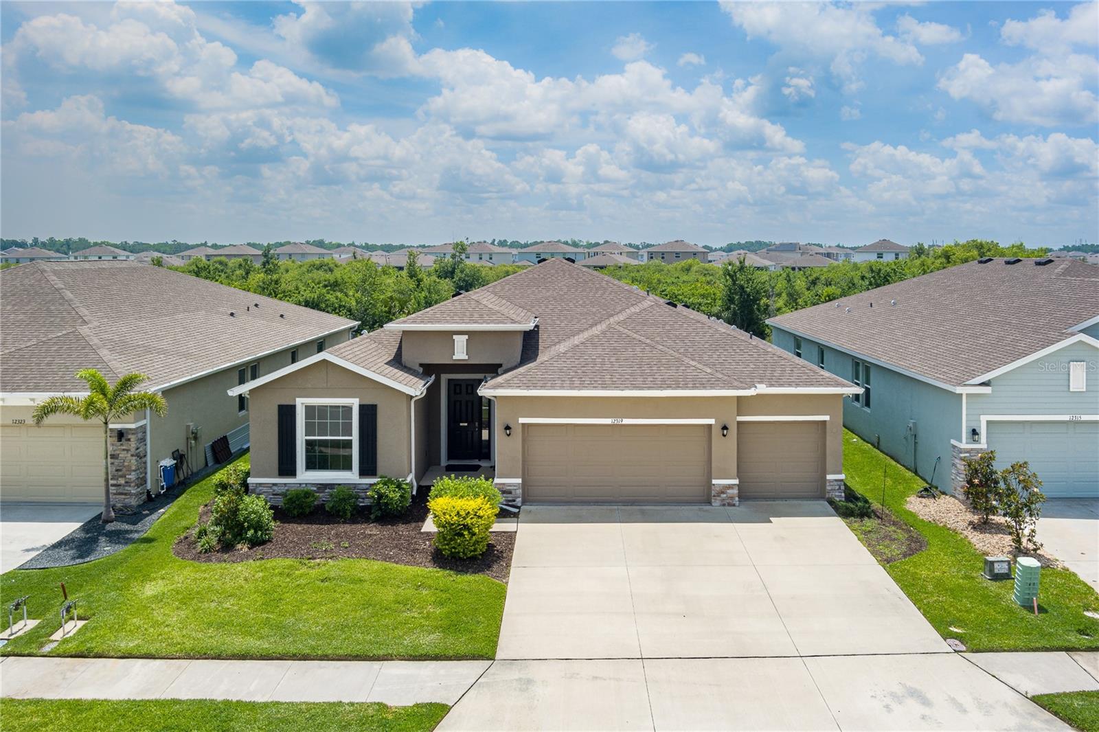 Single Family Residence in PARRISH, FL - Daniel Dourado
