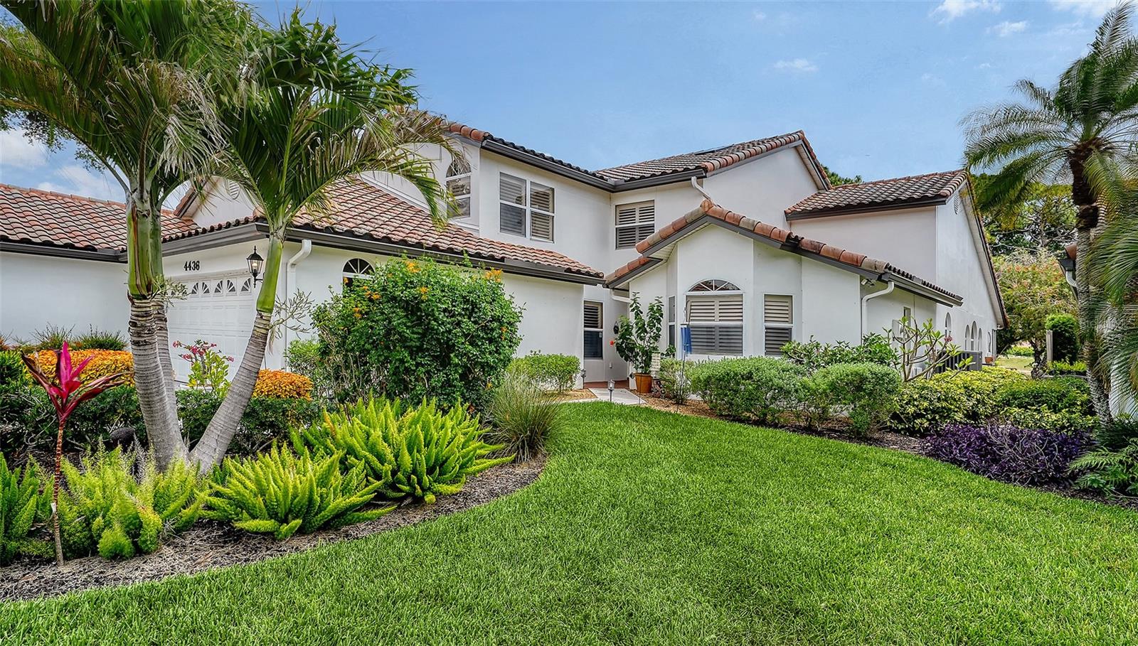 Single Family Residence in SARASOTA, FL - Daniel Dourado