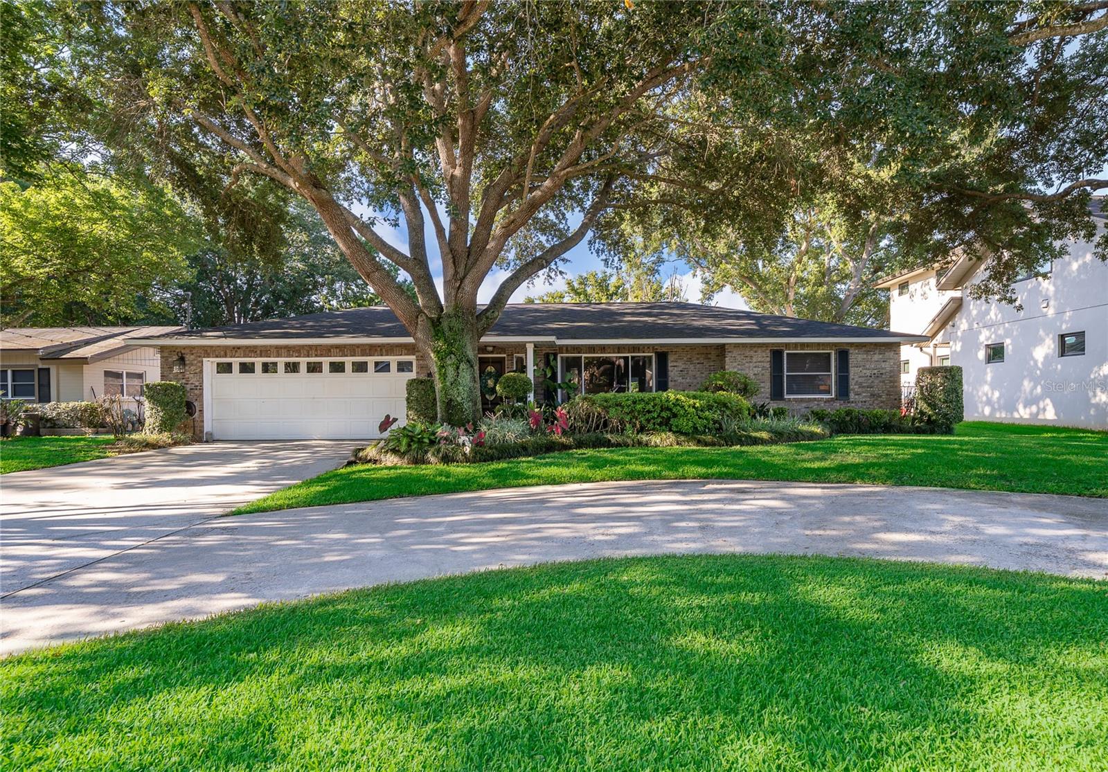 Single Family Residence in ORLANDO, FL - Daniel Dourado