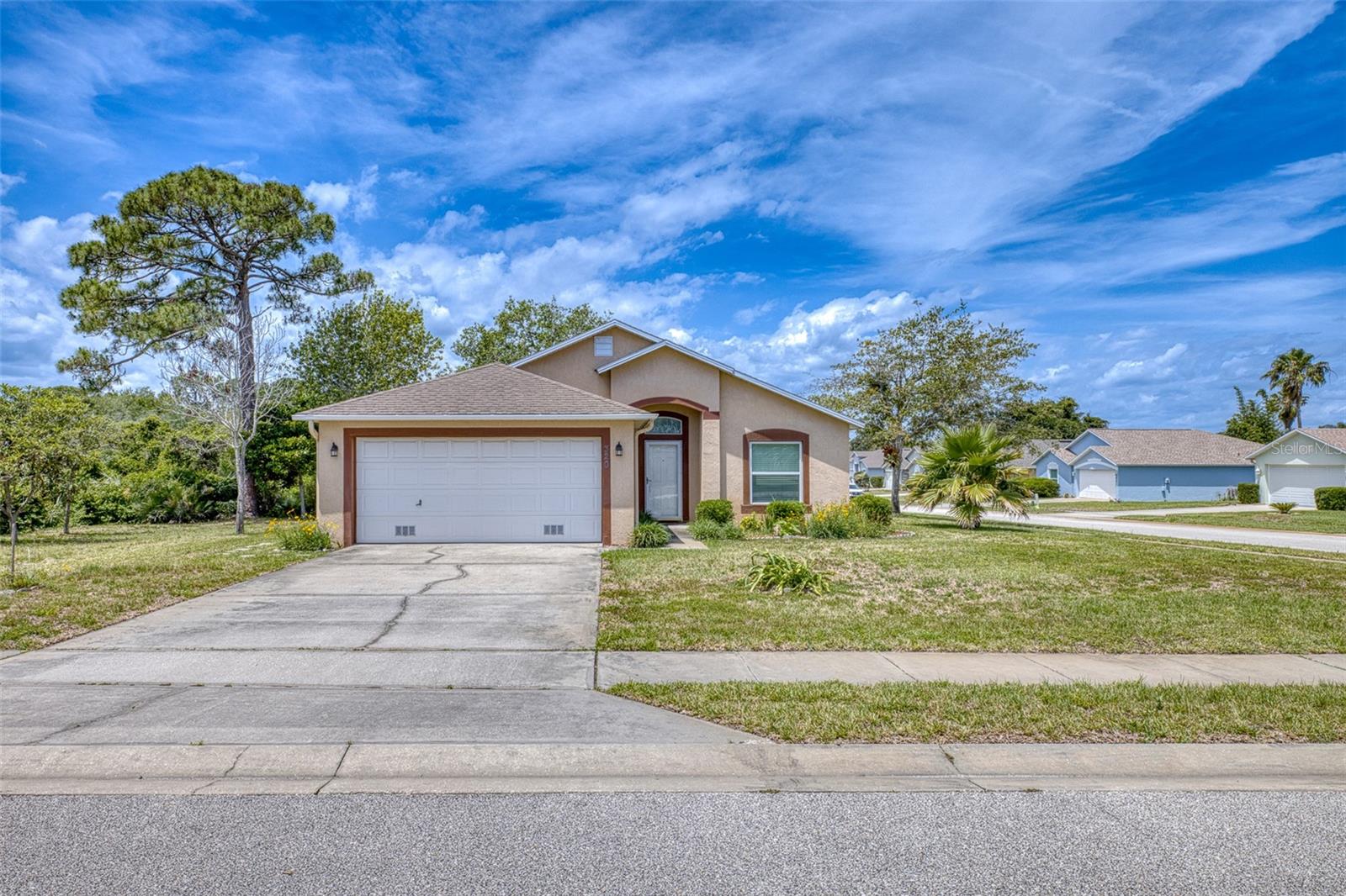 Single Family Residence in EDGEWATER, FL., FL - Daniel Dourado