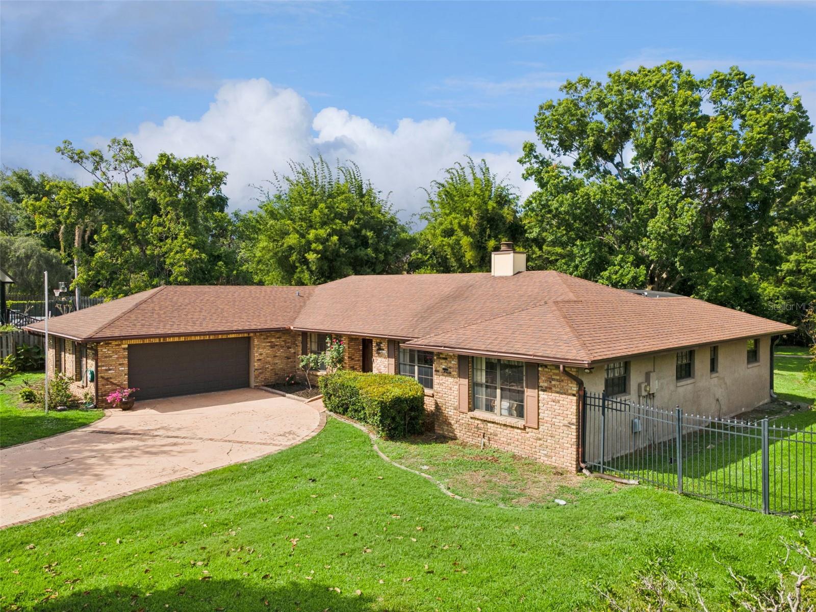 Single Family Residence in ORLANDO, FL - Daniel Dourado