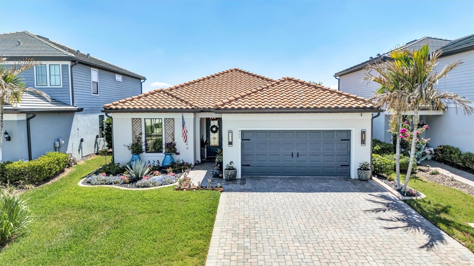 Single Family Residence in BRADENTON, FL - Daniel Dourado
