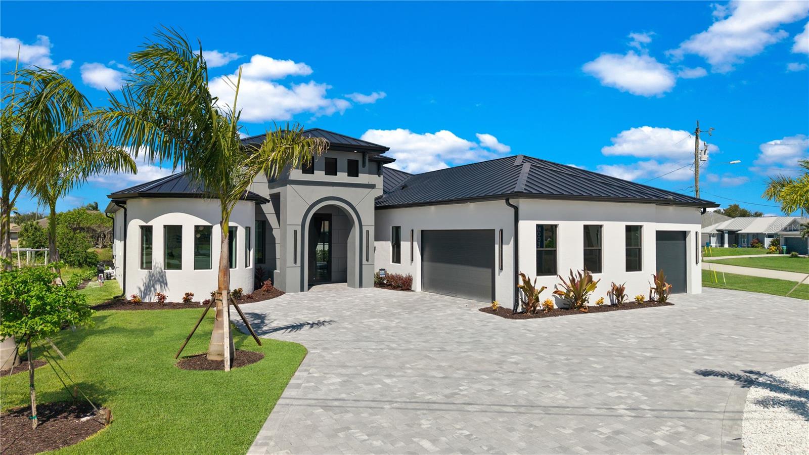 Single Family Residence in CAPE CORAL, FL - Daniel Dourado