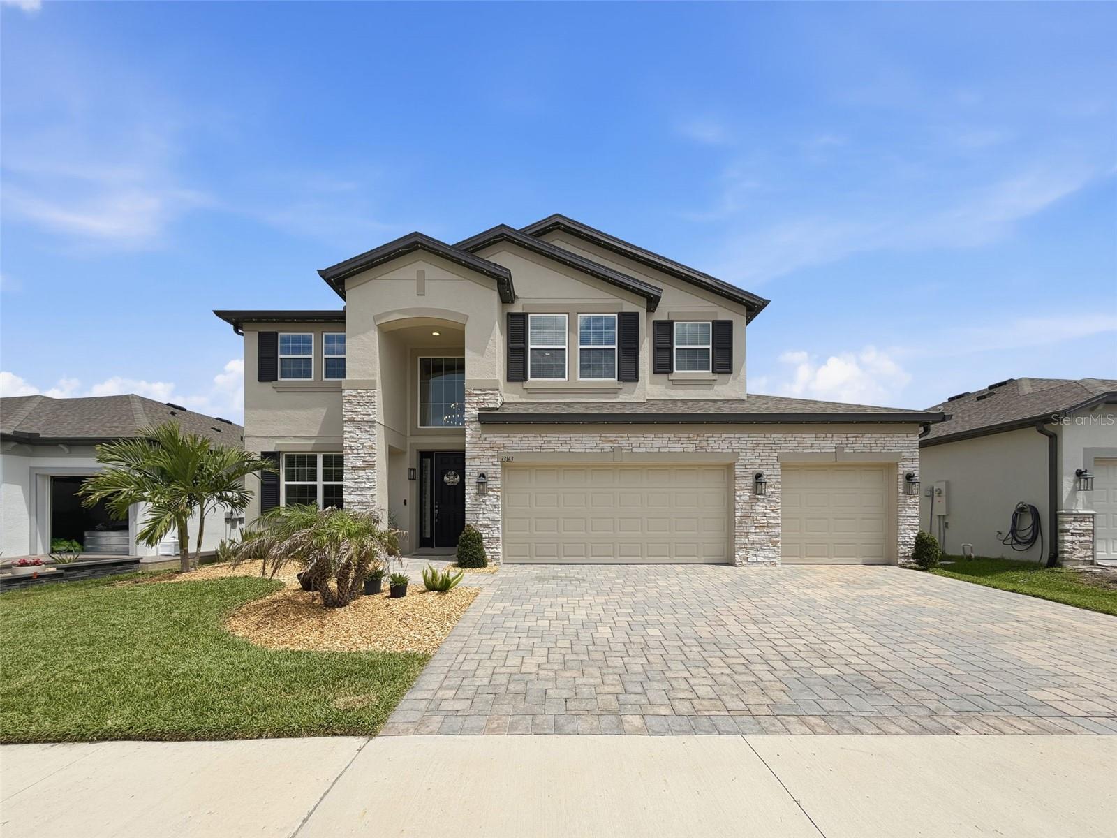 Single Family Residence in WESLEY CHAPEL, FL - Daniel Dourado