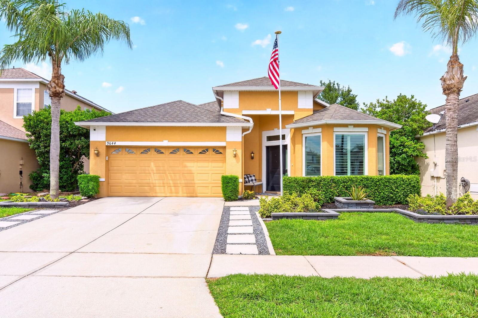 Single Family Residence in ORLANDO, FL - Daniel Dourado