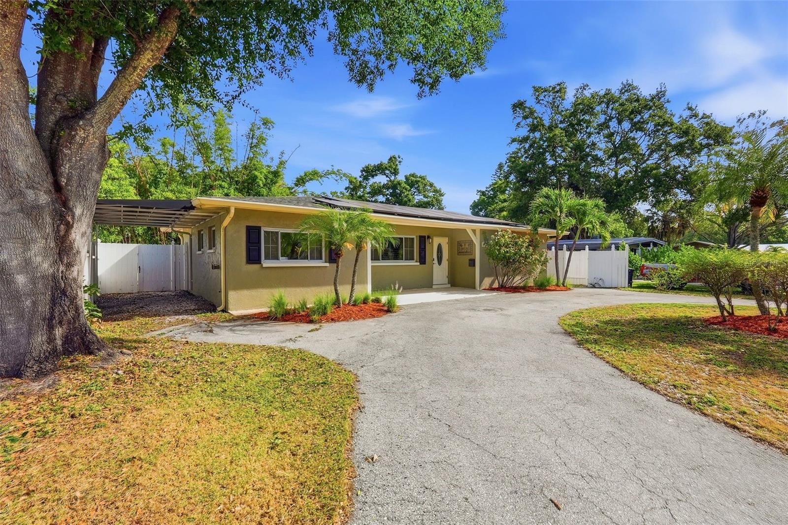 Single Family Residence em ST PETERSBURG, FL - Daniel Dourado