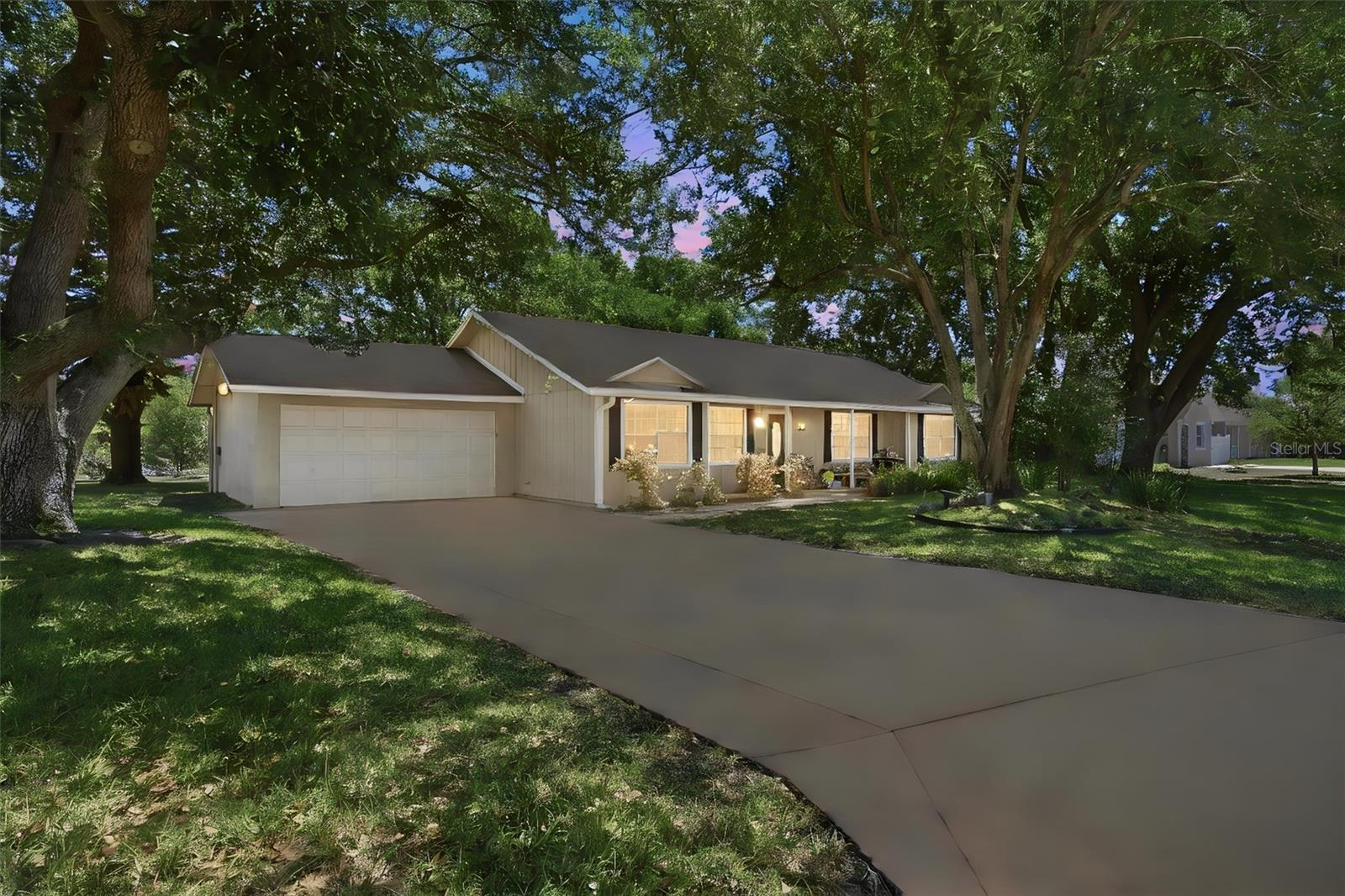 Single Family Residence in ORLANDO, FL - Daniel Dourado