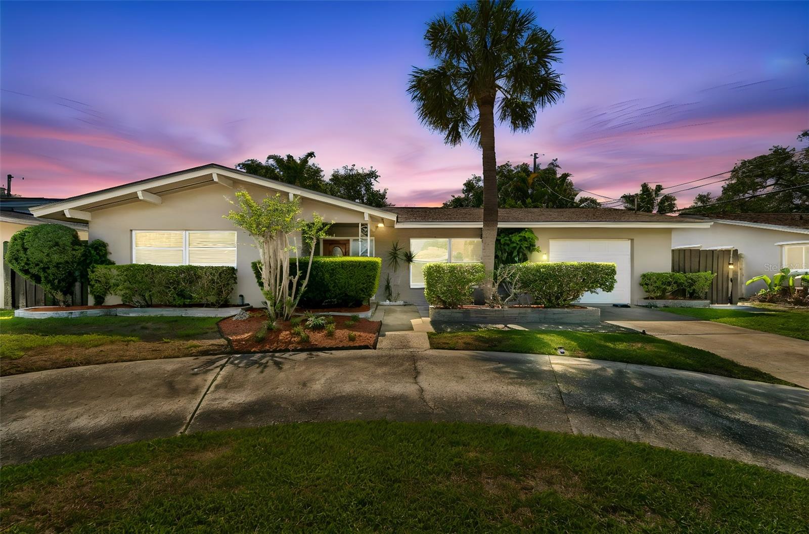 Single Family Residence in LARGO, FL - Daniel Dourado