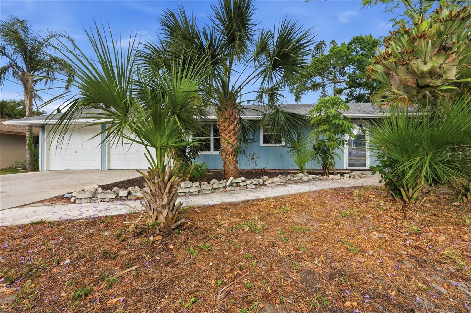 Single Family Residence in BRADENTON, FL - Daniel Dourado