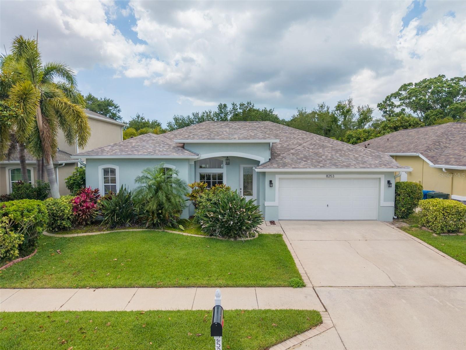 Single Family Residence in LARGO, FL - Daniel Dourado
