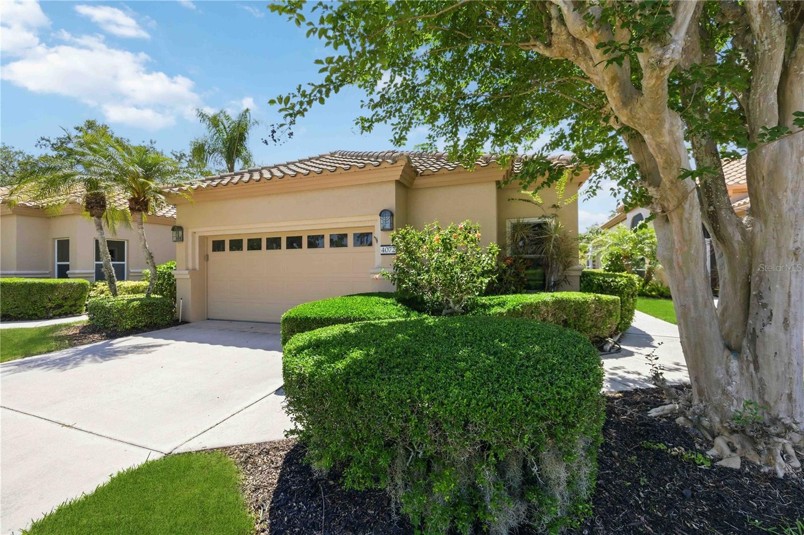 Single Family Residence in SARASOTA, FL - Daniel Dourado