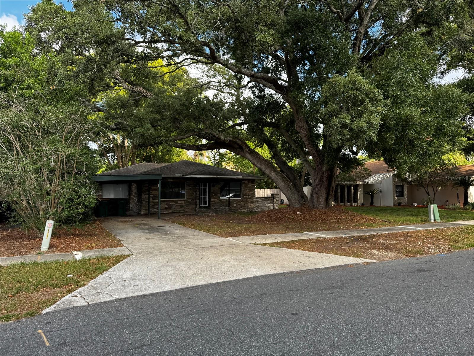 Single Family Residence em MOUNT DORA, FL - Daniel Dourado