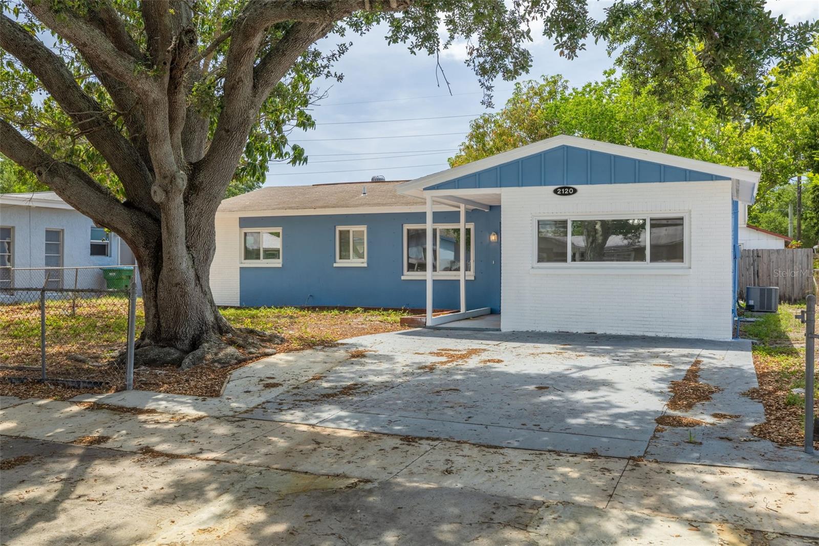Single Family Residence in LARGO, FL - Daniel Dourado
