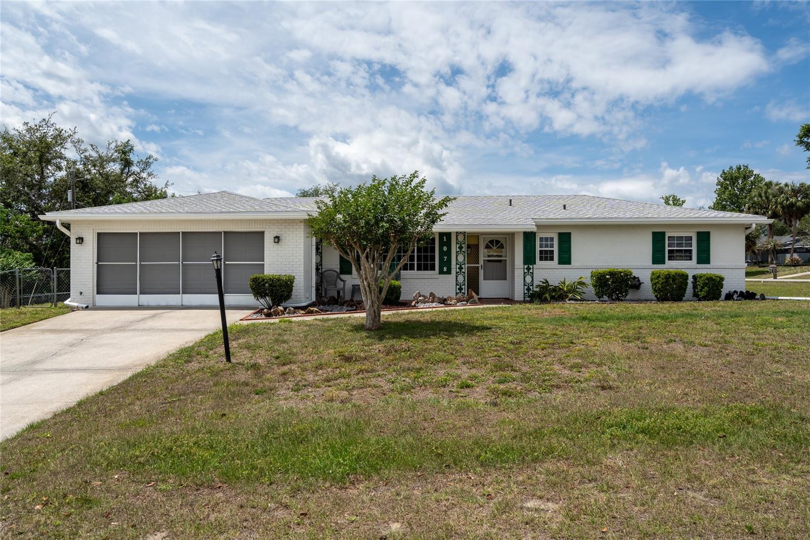 Single Family Residence in DELTONA, FL - Daniel Dourado