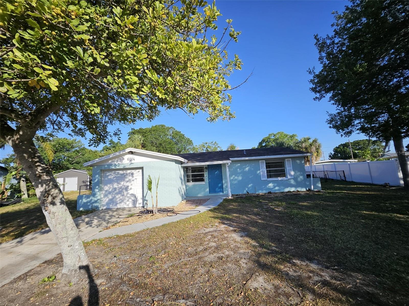 Single Family Residence in APOLLO BEACH, FL - Daniel Dourado