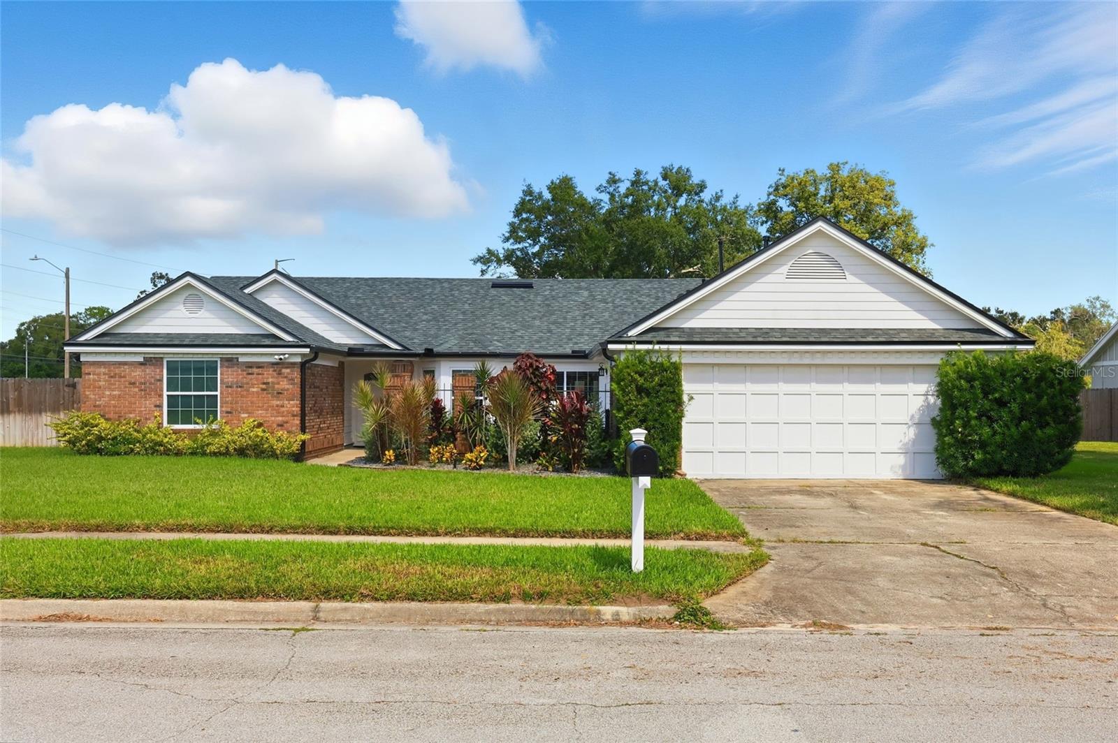 Single Family Residence in LONGWOOD, FL - Daniel Dourado