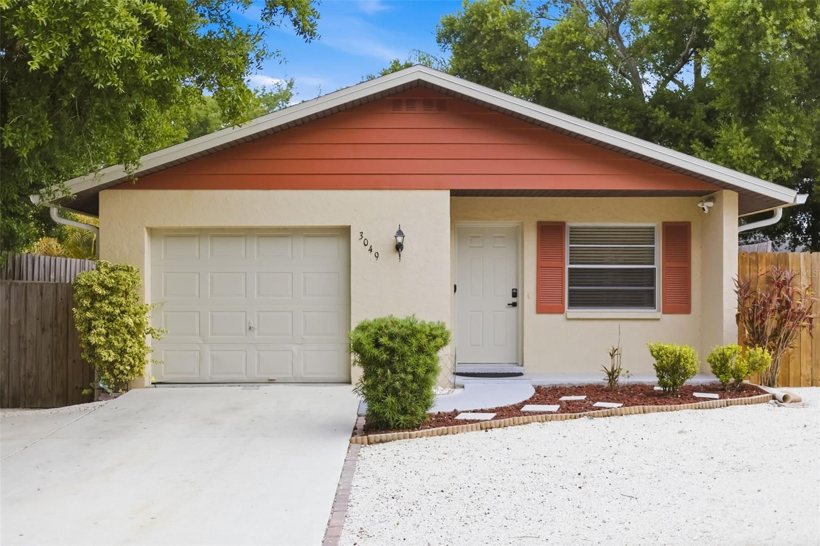 Single Family Residence in SARASOTA, FL - Daniel Dourado