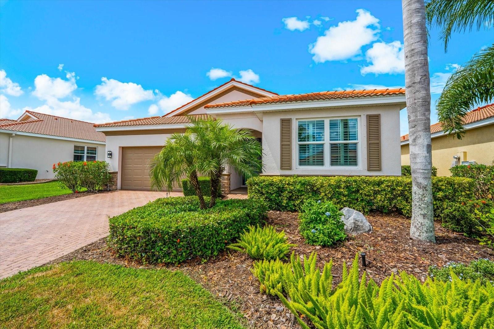 Single Family Residence in BRADENTON, FL - Daniel Dourado