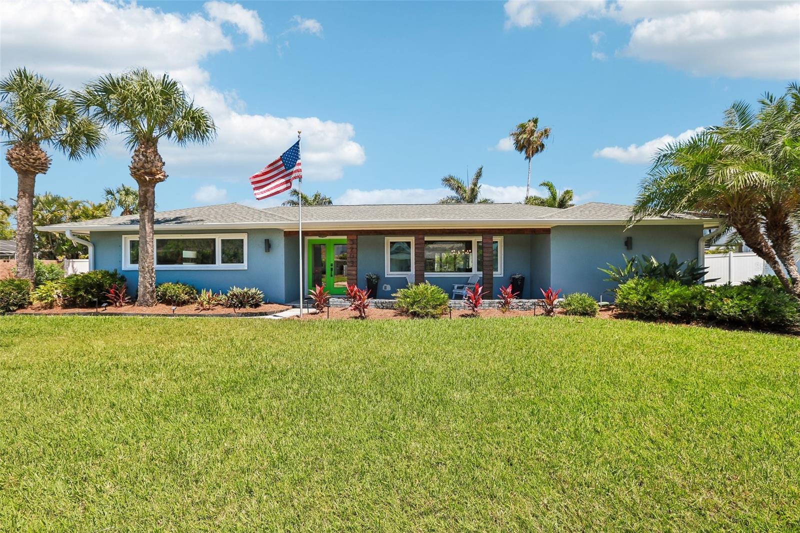 Single Family Residence in BELLEAIR BEACH, FL - Daniel Dourado