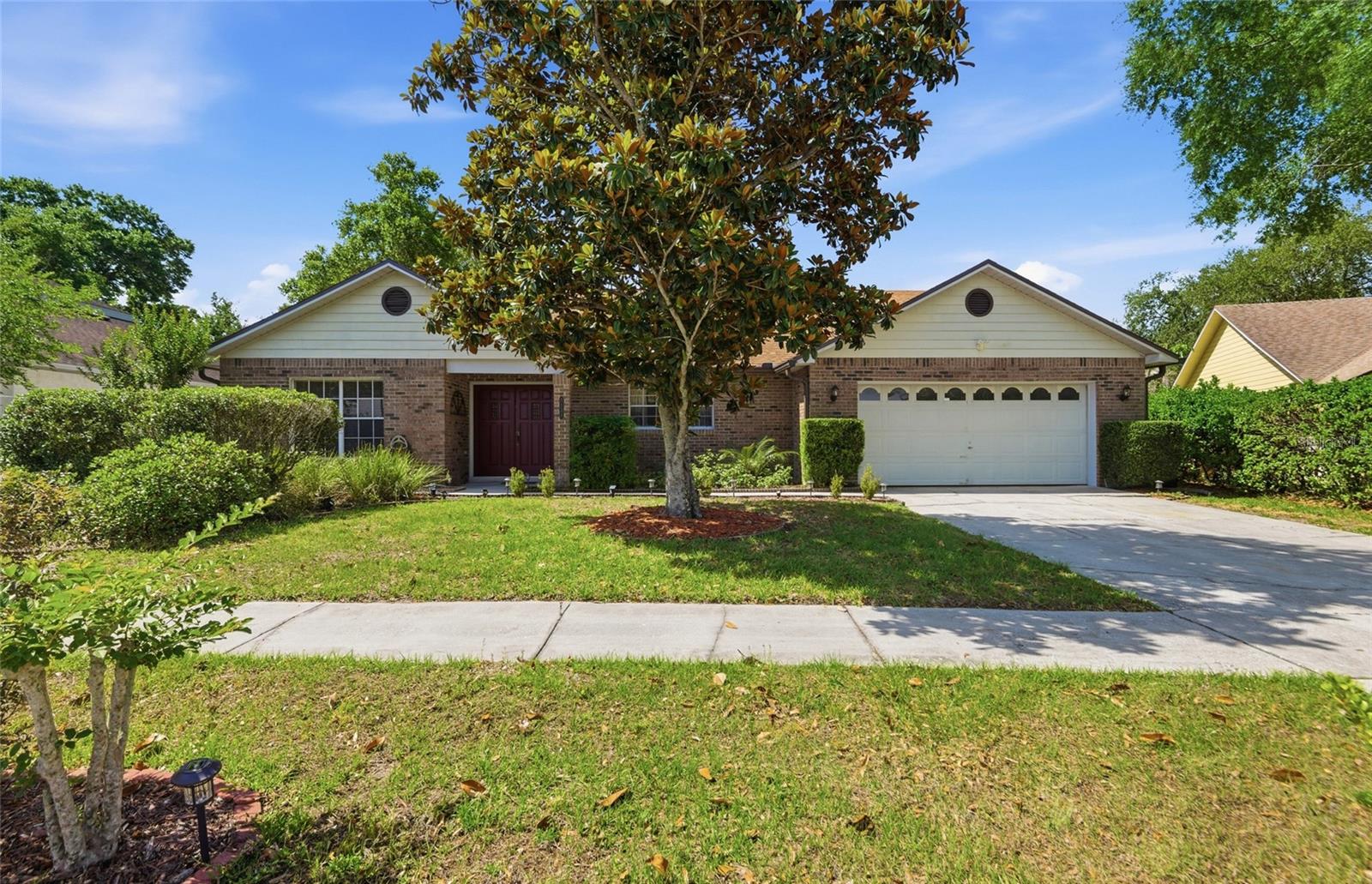 Single Family Residence in ORLANDO, FL - Daniel Dourado