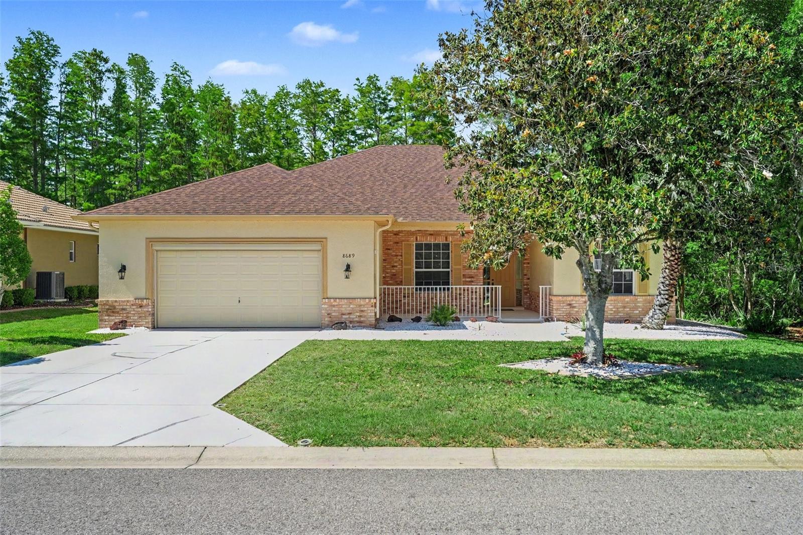 Single Family Residence in WEEKI WACHEE, FL - Daniel Dourado