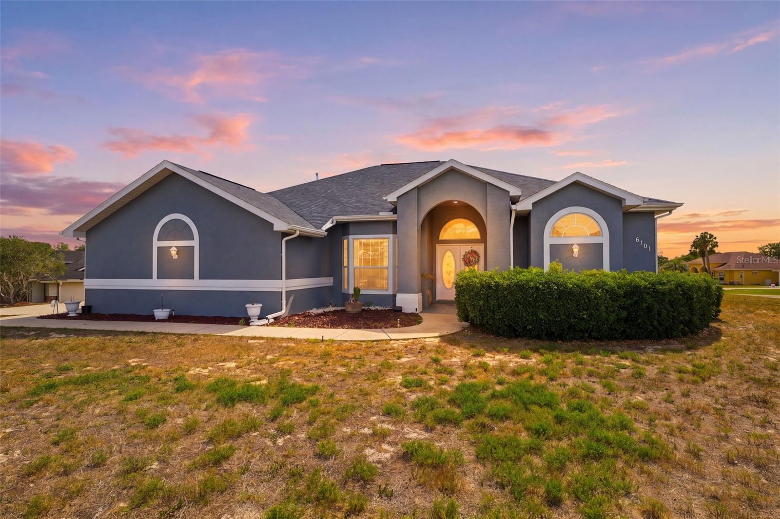 Single Family Residence em SPRING HILL, FL - Daniel Dourado