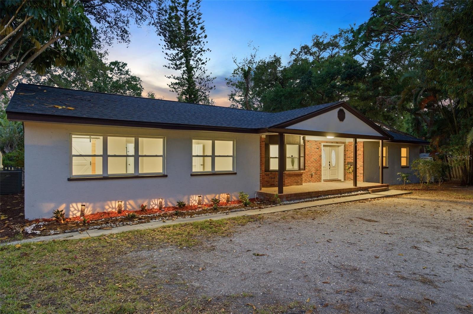 Single Family Residence in SARASOTA, FL - Daniel Dourado