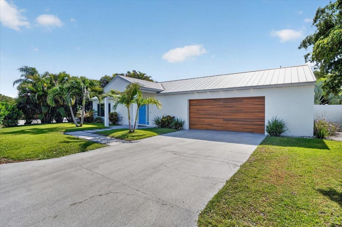 Single Family Residence in SARASOTA, FL - Daniel Dourado