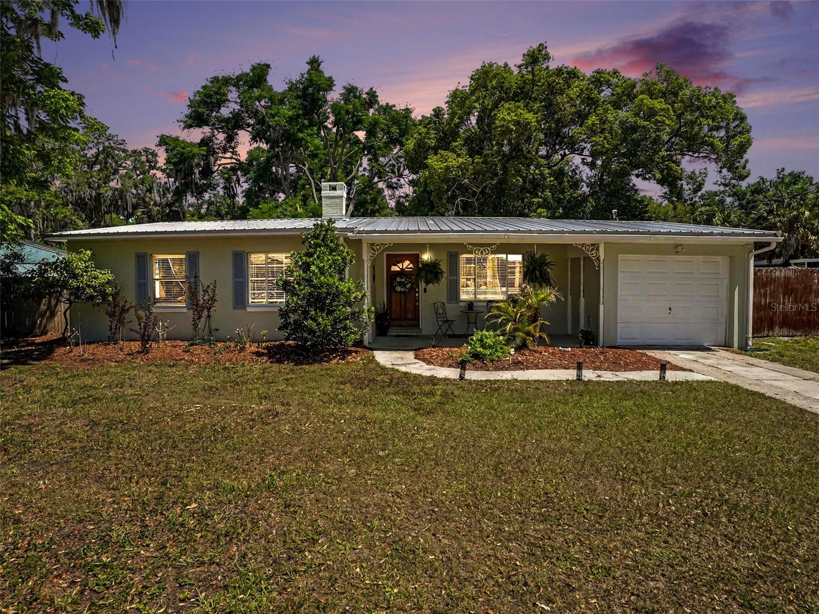 Single Family Residence em MOUNT DORA, FL - Daniel Dourado