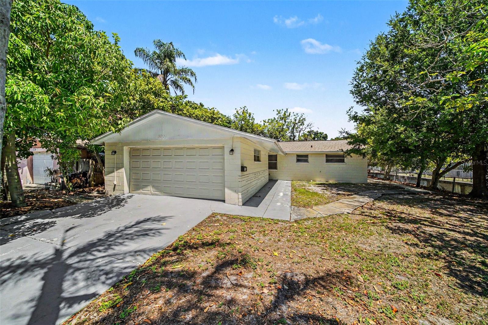 Single Family Residence in PINELLAS PARK, FL - Daniel Dourado