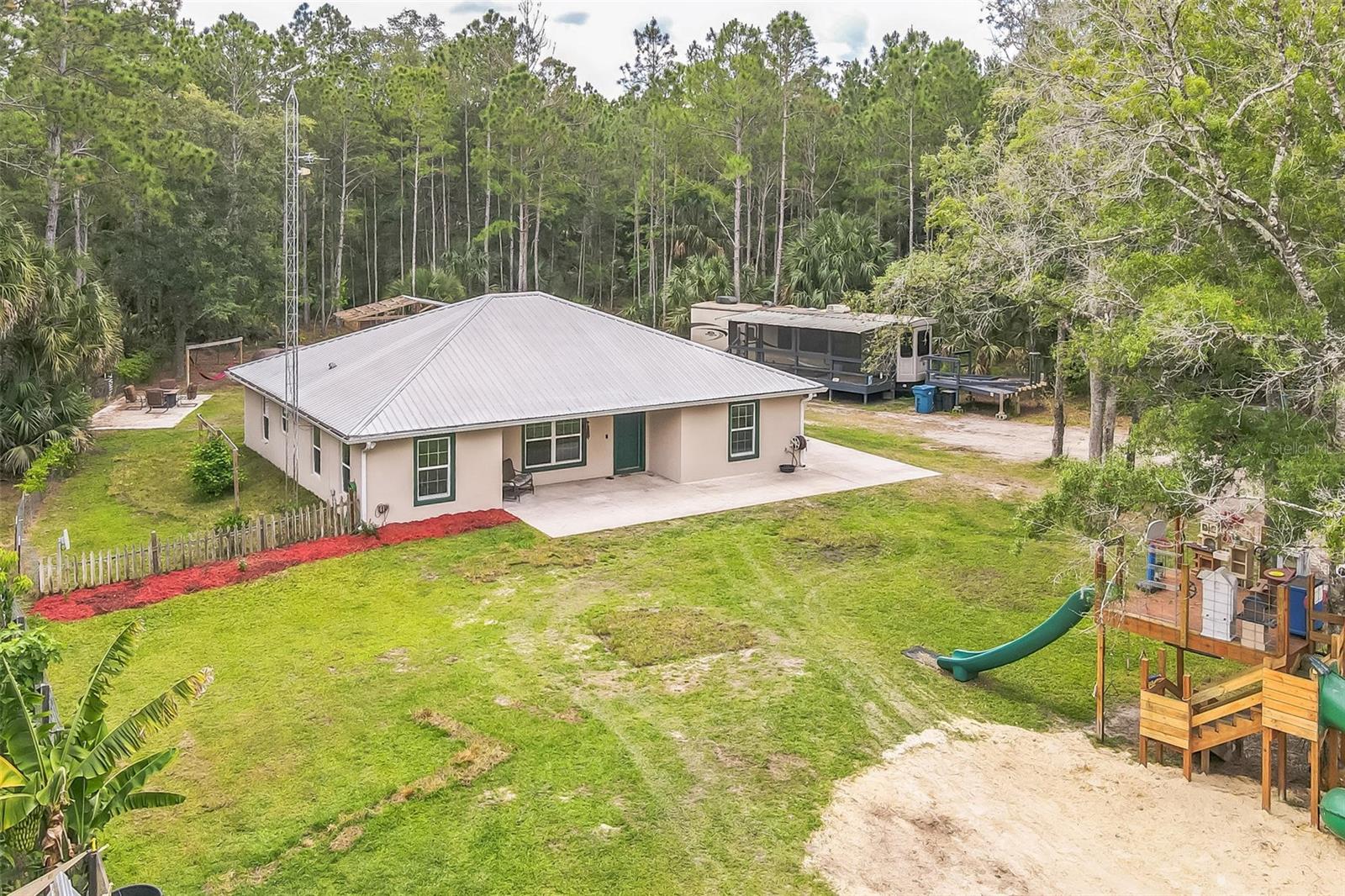 Single Family Residence em OSTEEN, FL - Daniel Dourado