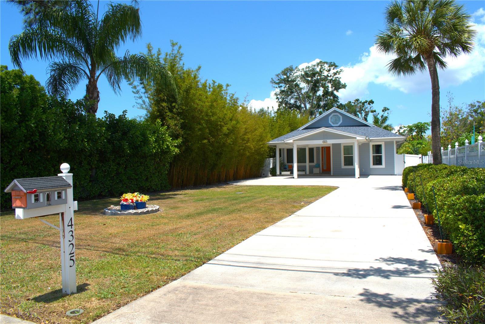 Single Family Residence in PINELLAS PARK, FL - Daniel Dourado