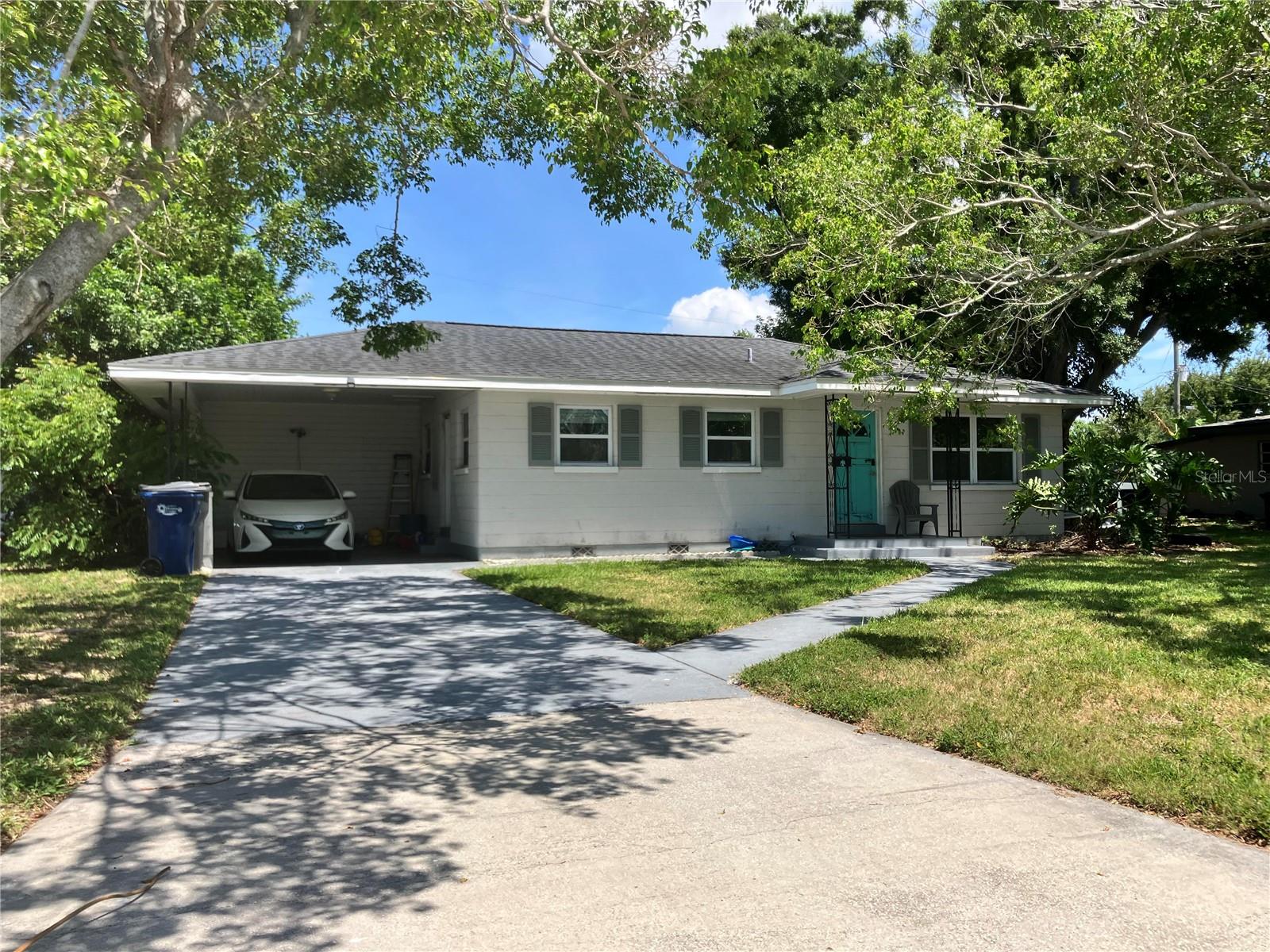 Single Family Residence in BRADENTON, FL - Daniel Dourado