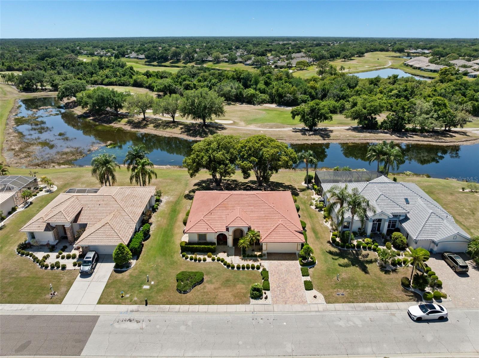 Single Family Residence in SUN CITY CENTER, FL - Daniel Dourado