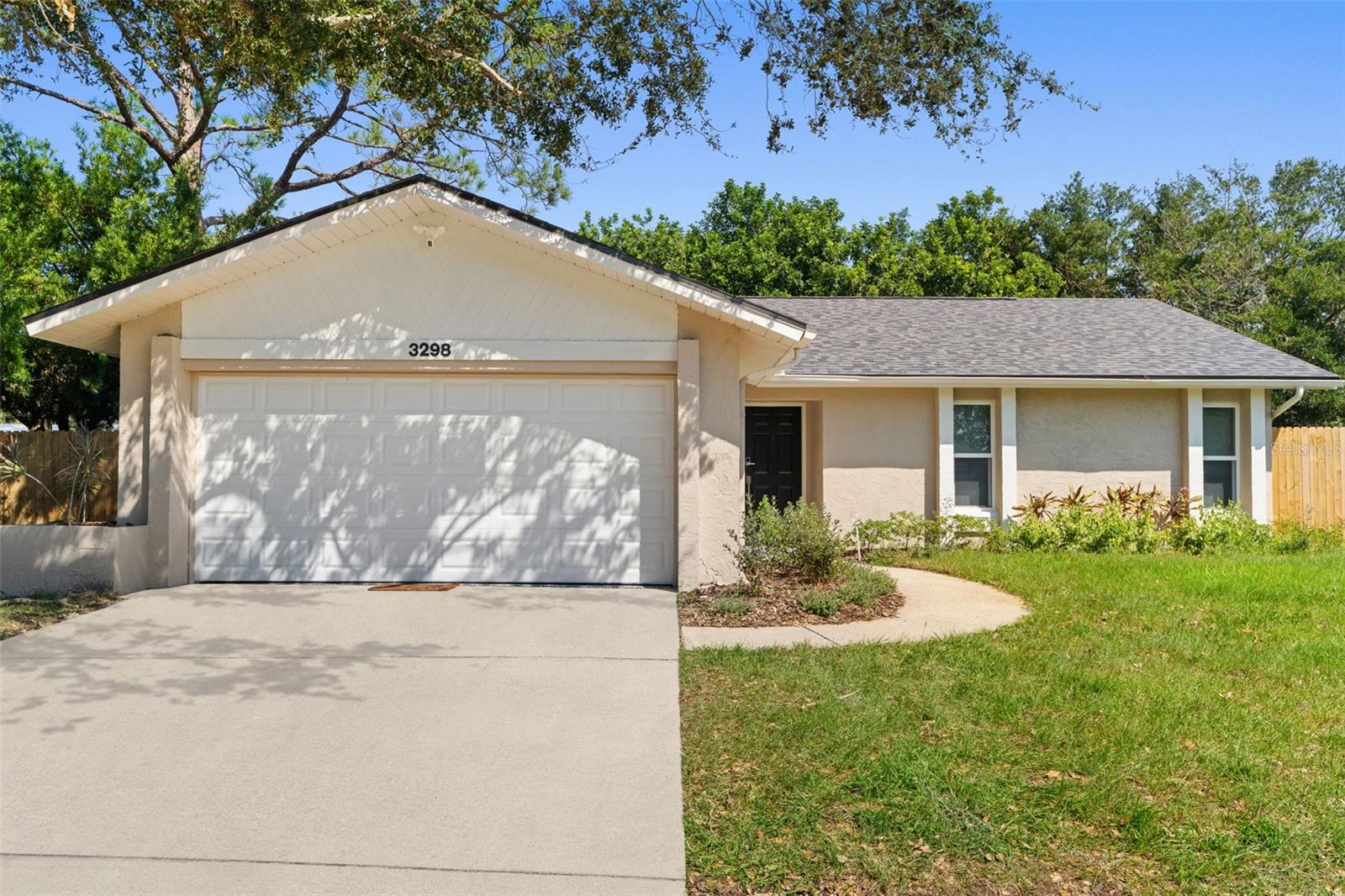 Single Family Residence in PALM HARBOR, FL - Daniel Dourado